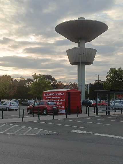 A kárpittisztító gép bérlése Szegeden kiváló, költséghatékony megoldás, ha szeretné saját maga, professzionális minőségben kitisztítani bútorait, szőnyegeit vagy akár autója kárpitját.
